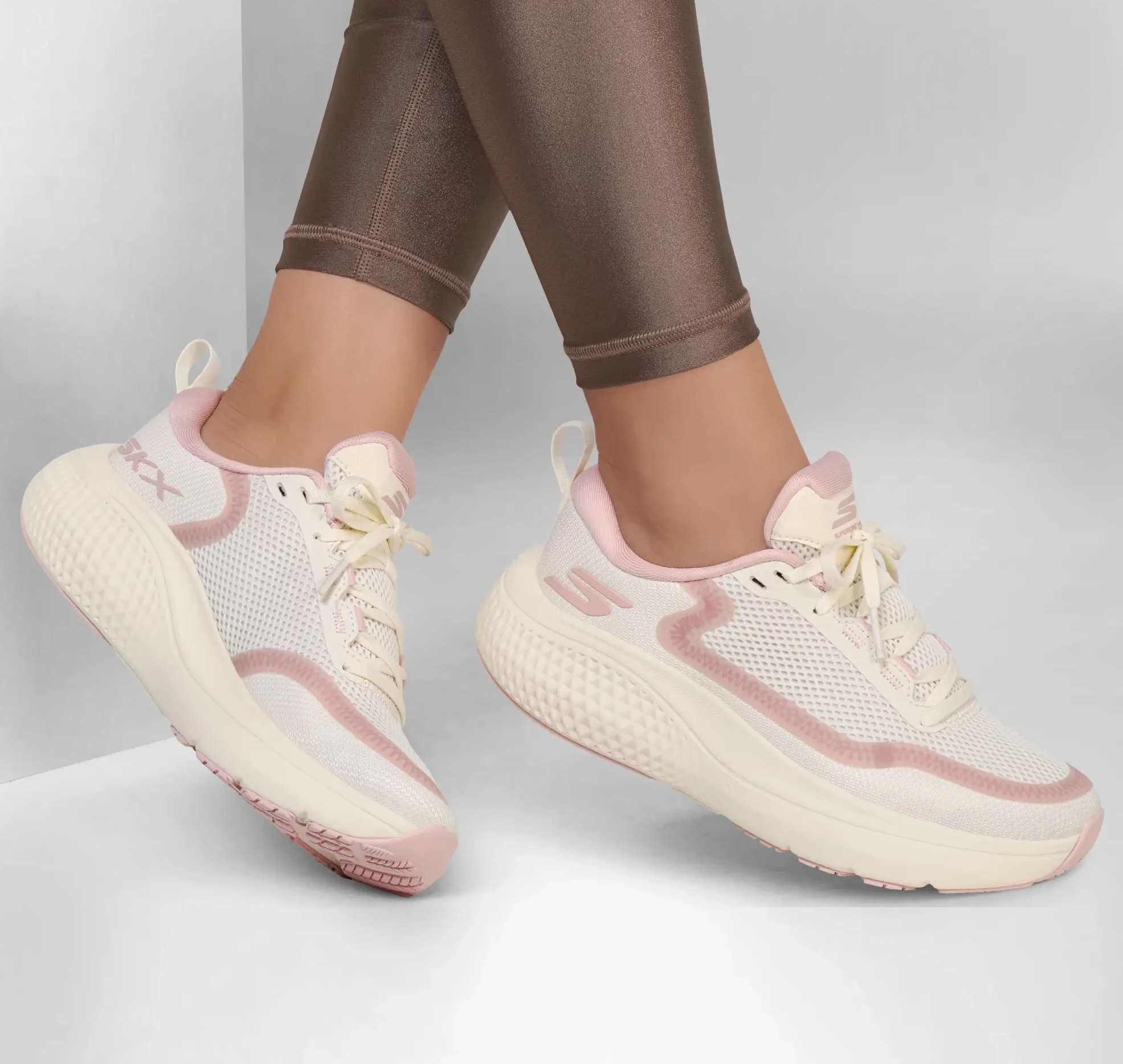 SKECHERS GO RUN SUPERSONIC