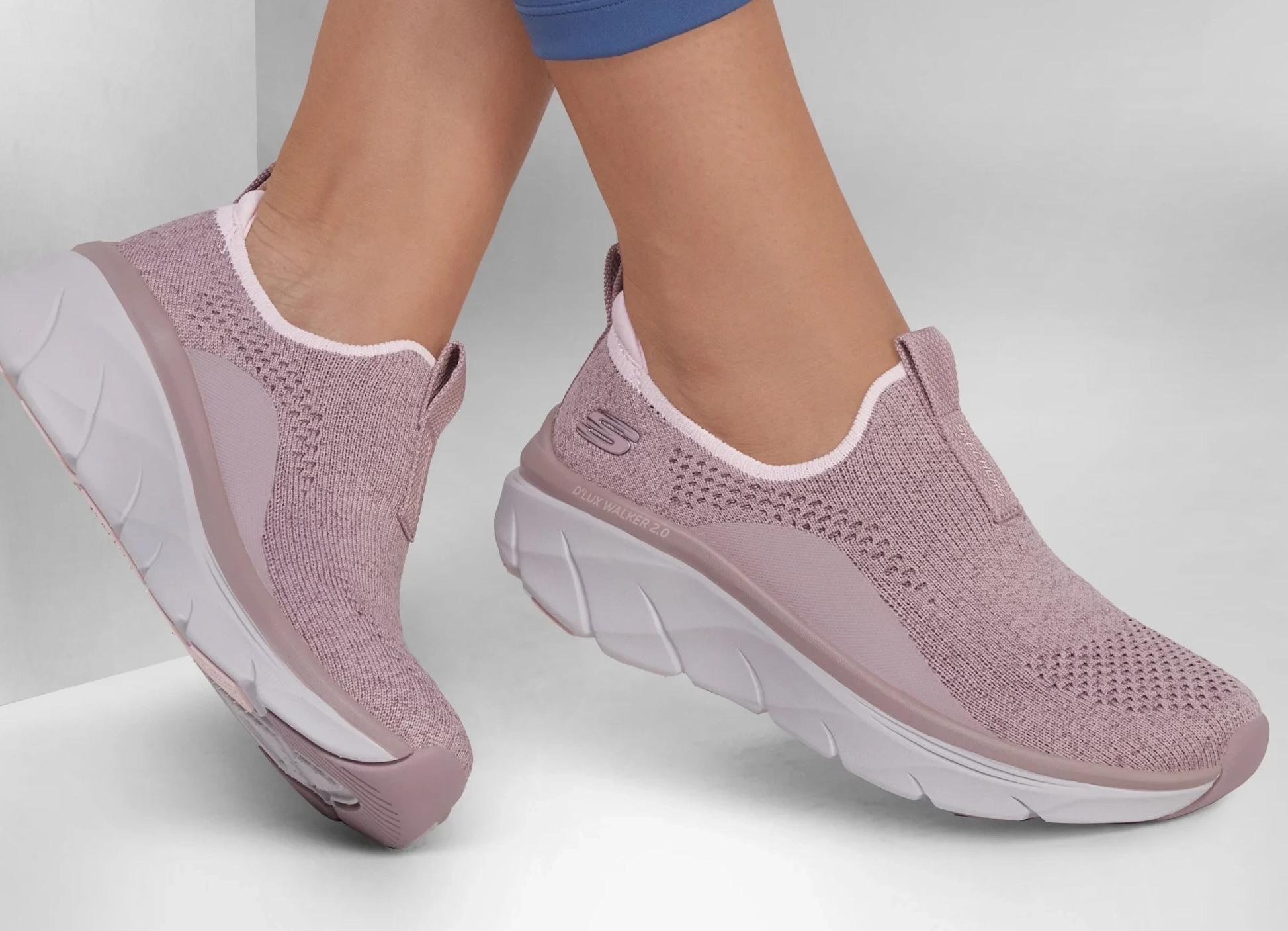SKECHERS D LUX WALKER 2.0